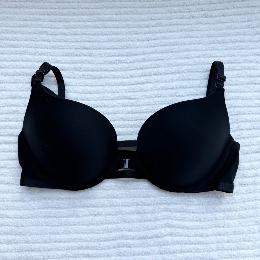 VICTORIA’S SECRET | NWOT Padded Push Up Bra Black Strappy Back 34D
